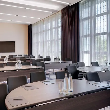 מלון Hilton Munich Airport 4*