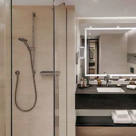 Hotel Hilton Munich Airport 4*