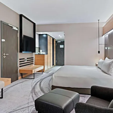 Hilton Munich Airport 4*