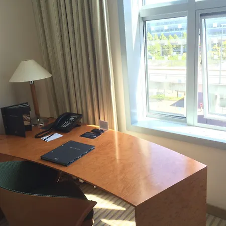 Hilton Munich Airport Hotell 4*